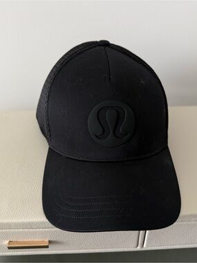 lululemon athletica Black trucker hat